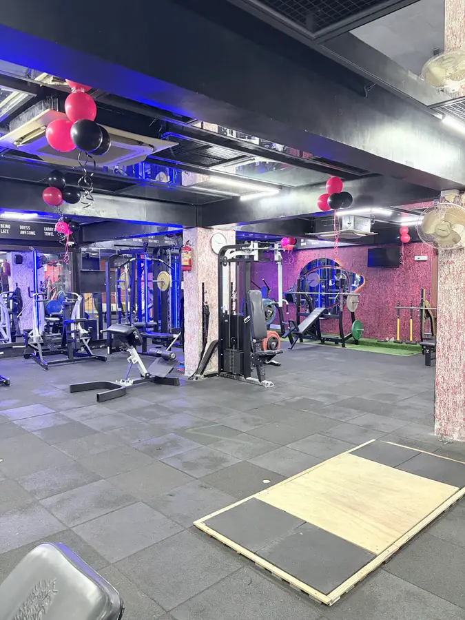 The turf lane and lifting platform in the functional training area