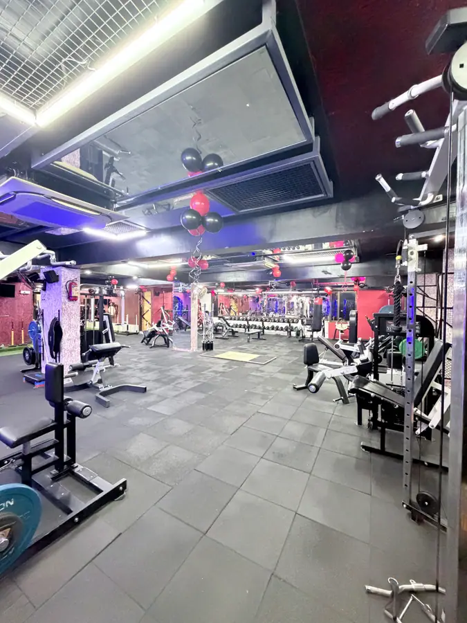 Adjustable benches and dumbbells at the front of the strength floor
